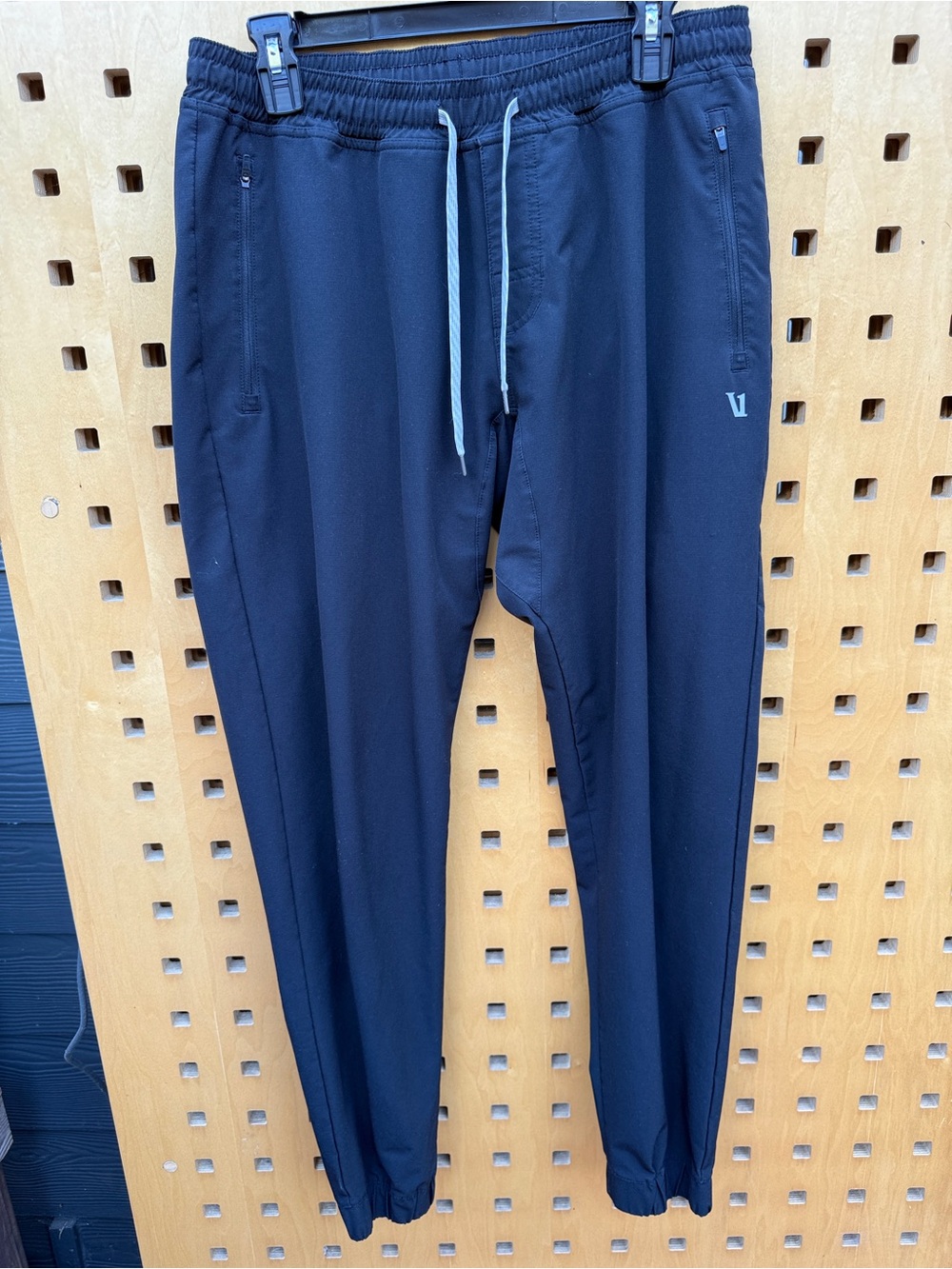 Vuori black Sunday Athletic Jogger Pants mens L